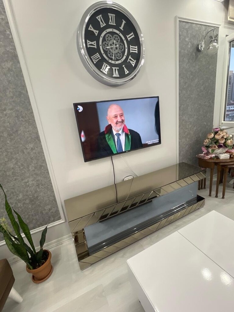 Çok Şık LED Işıklı TV Ünitesi Satılıktır - 3