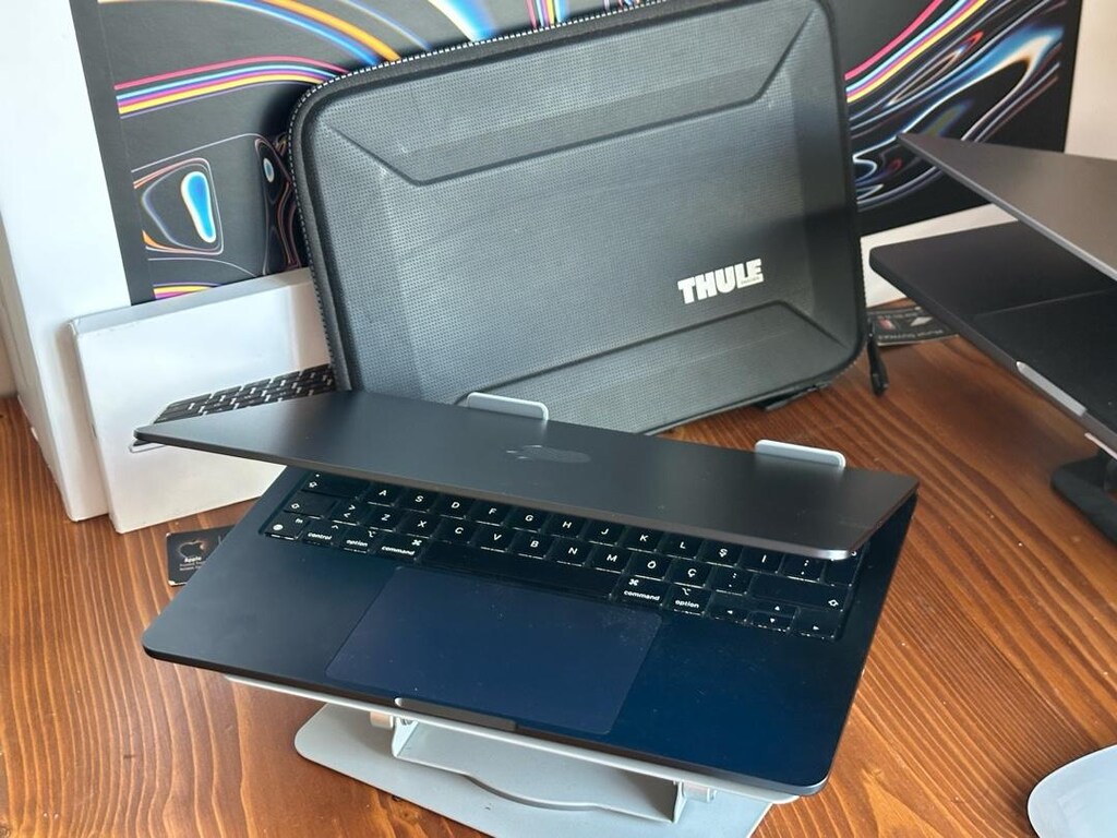 Macbook air M3 çipli 13” 512 gb ssd 8 gb ram gece yarısı pili çok iyi - 11