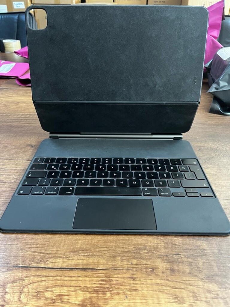 iPad Air 13 inç için magic keyboard klavye