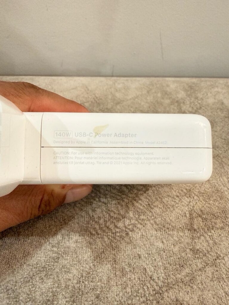 Apple / 140 W / USB-C Güç Adaptörü - 2