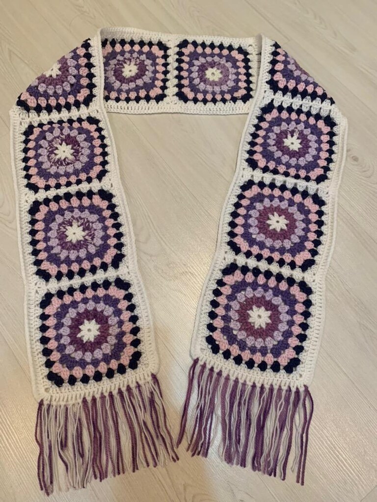 Renkli motifli atkı
