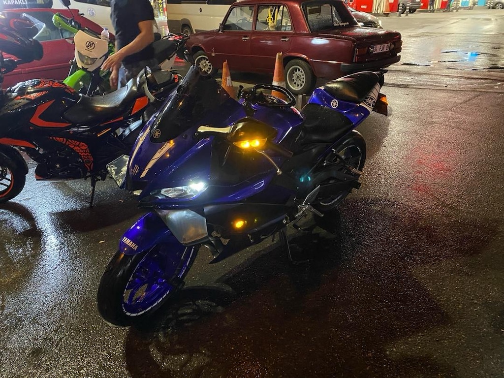 YAMAHA R25 - 5