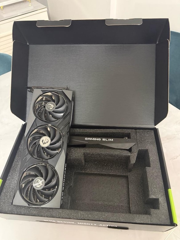 RTX 4070 süper Gaming x slim EKRAN KARTI - 2