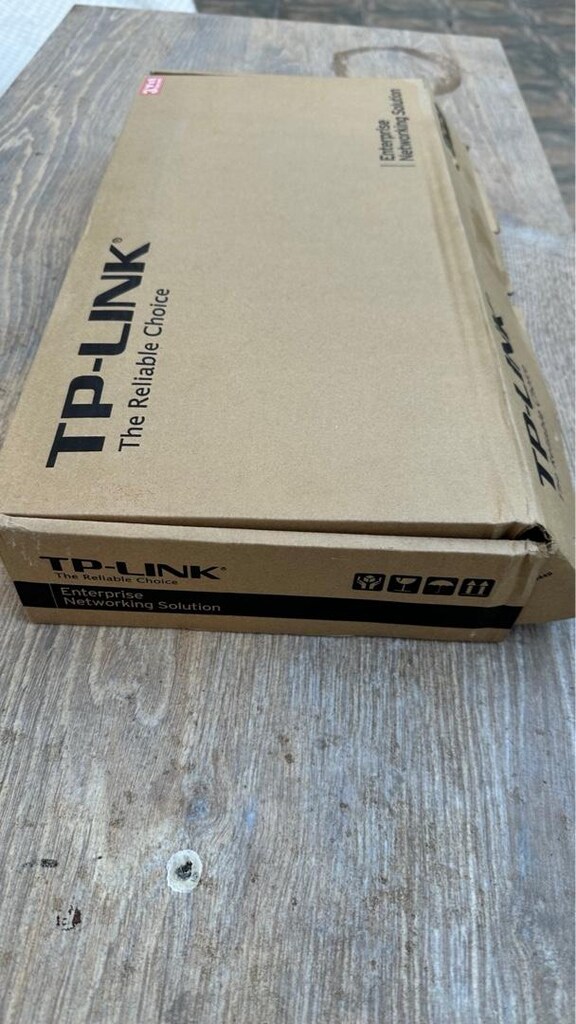 TP-Link TL-SF1024 24 Port 10/100 Mbps Switch - 8