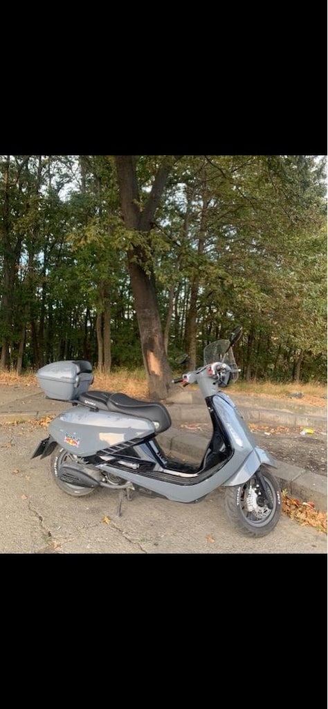 YUKİ GELATO SCOOTER MOTOR 50-125 KASKLA İNTERKOM YANINDA