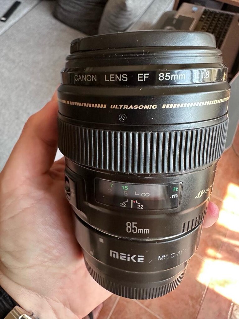Canon EF 85mm 1:18 Lens - 2