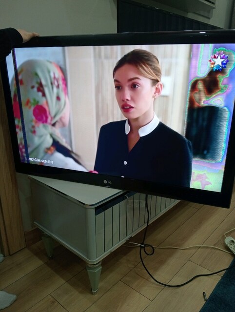 42 inç 106 ekran LG televizyon AÇIKLAMAYI OKUYUN