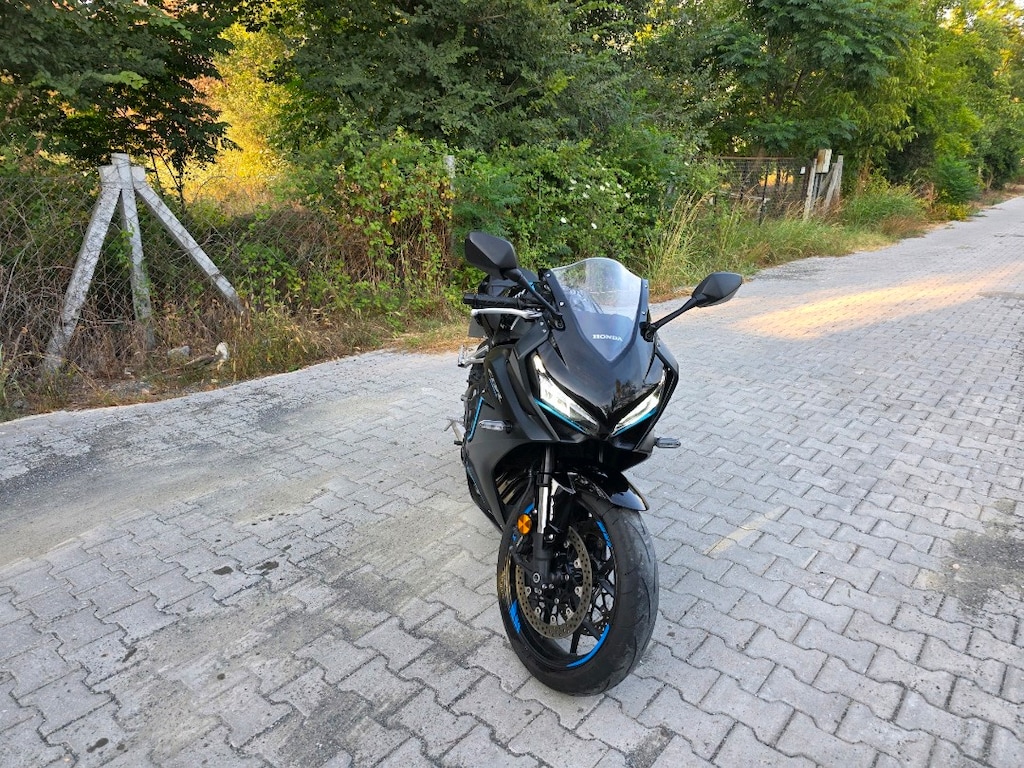 2023 Cbr 650 R 7100 km - 2