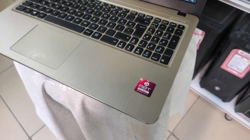 ABT BİLİŞİM – ASUS i5-8250U 12 GB RAM 240 GB SSD MX110 2 GB 15.6" - 4