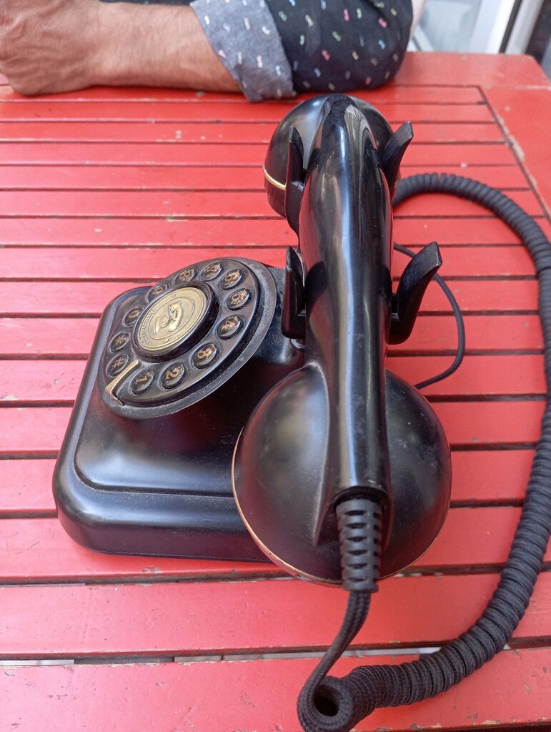 Antika görünümlü fakat diil, Dekor amaçlı eski tip Tuşlu telefon - 4