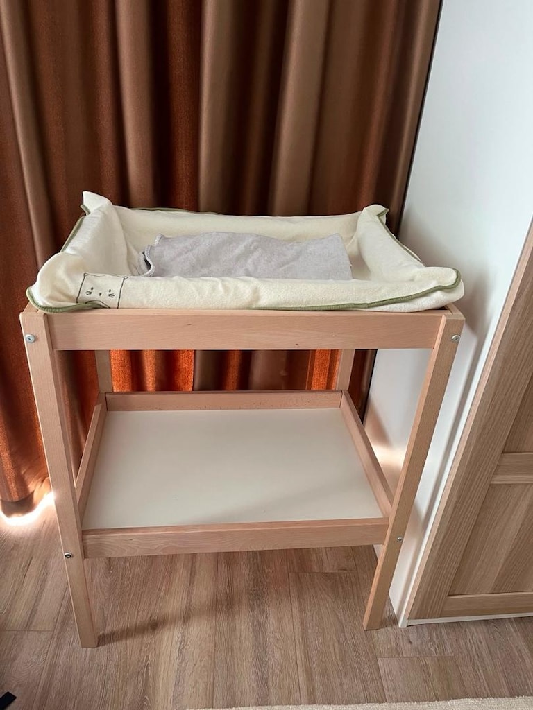 ikea alt değiştirme masası - 2