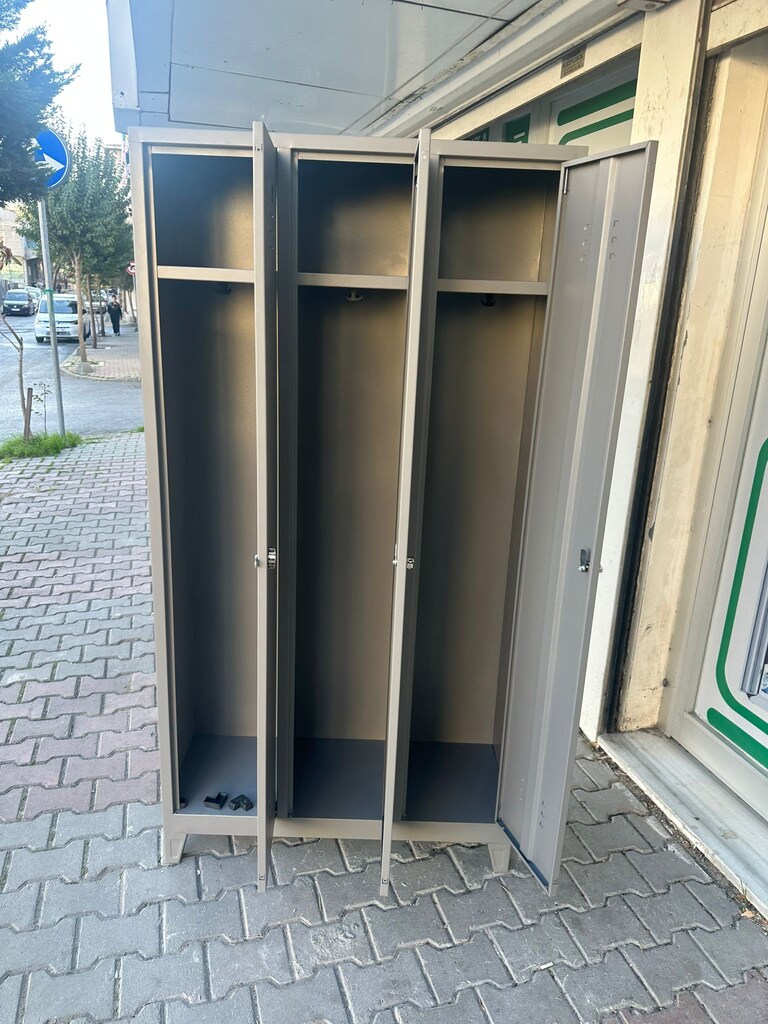 PERSONELLER İÇİN ÜÇ KAPAKLI SOYUNMA_GİYİNME DOLAPLARI - 3