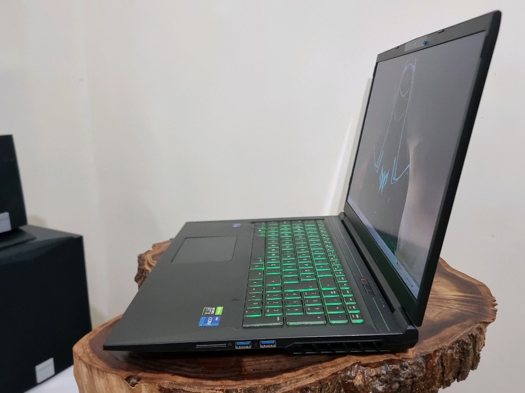 Monster Tulpar 17.3 inch Büyük Ekran i7-11800H RTX 3060 - 5
