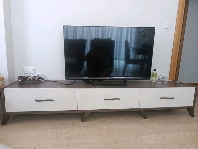 tv ünitesi ve koltuk takımı