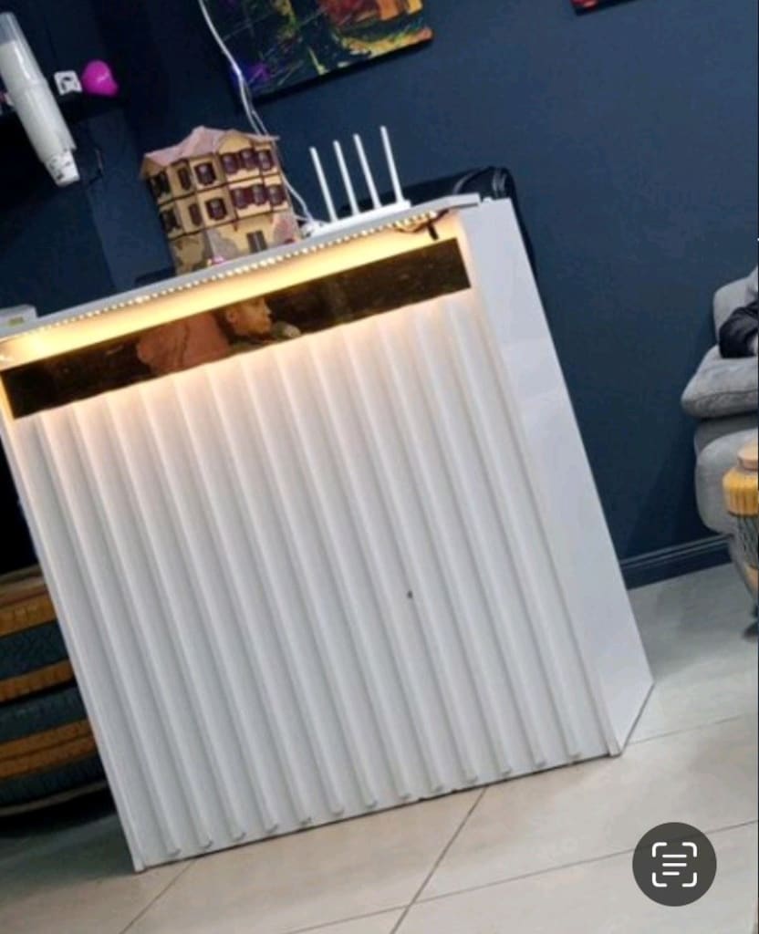bilgisayar masası ve koltuğu