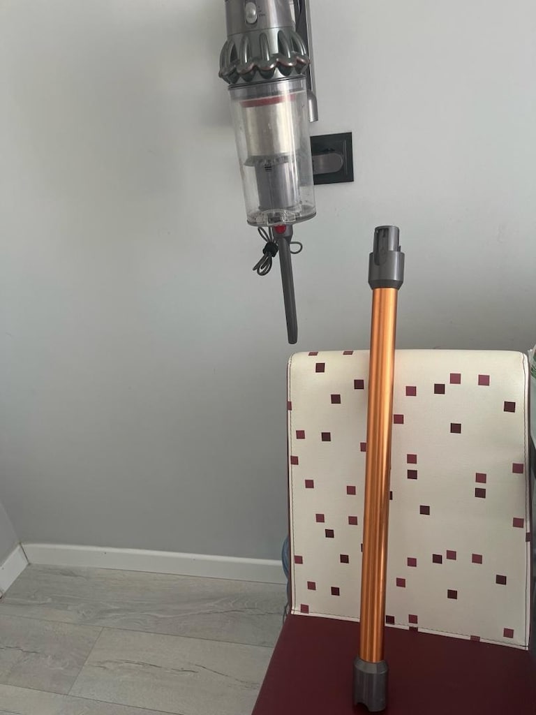 dyson v10 - 2