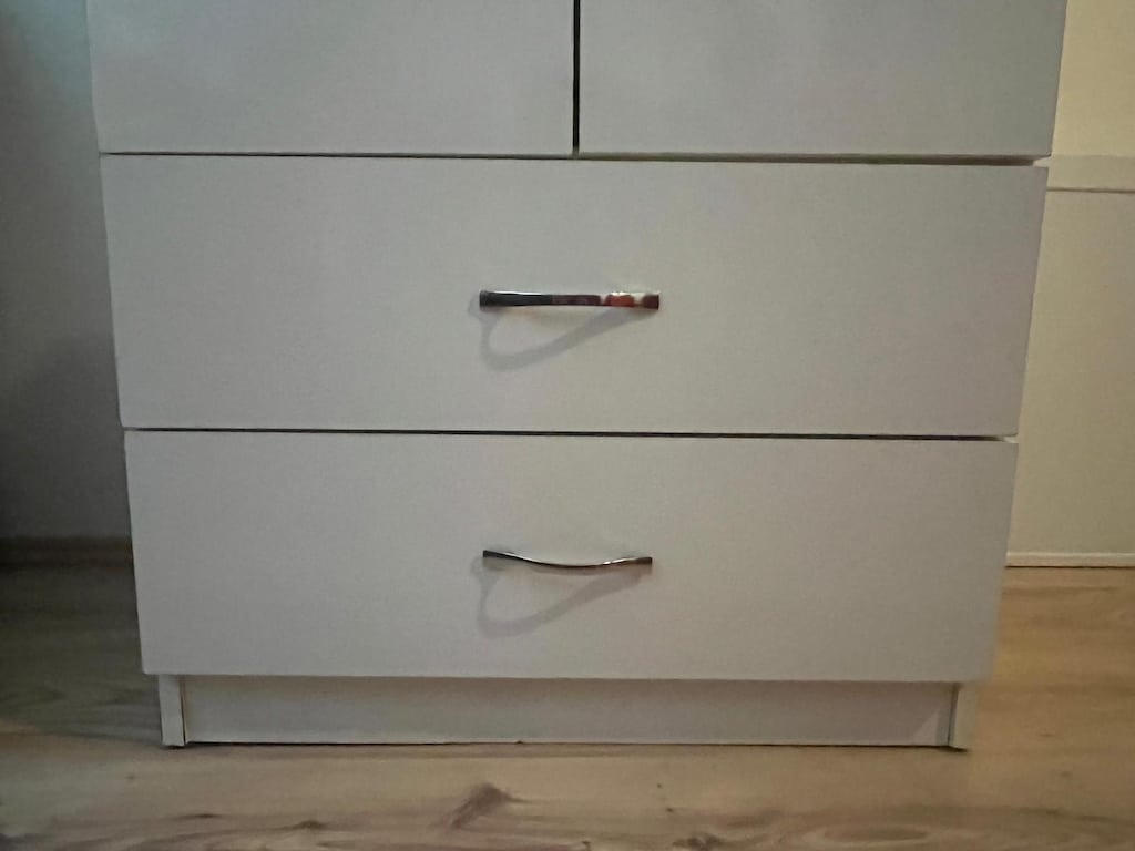 2 Kapaklı, 2 Çekmeceli Beyaz Gardırop - 4