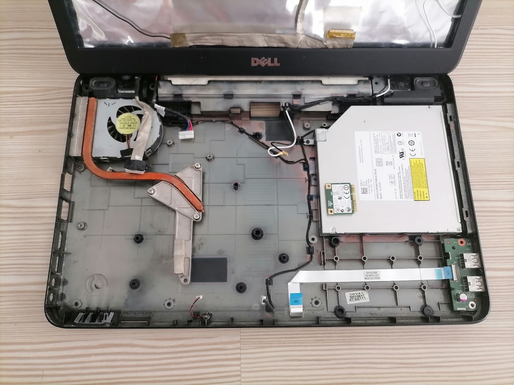 Dell Inspiron N5040 - 6