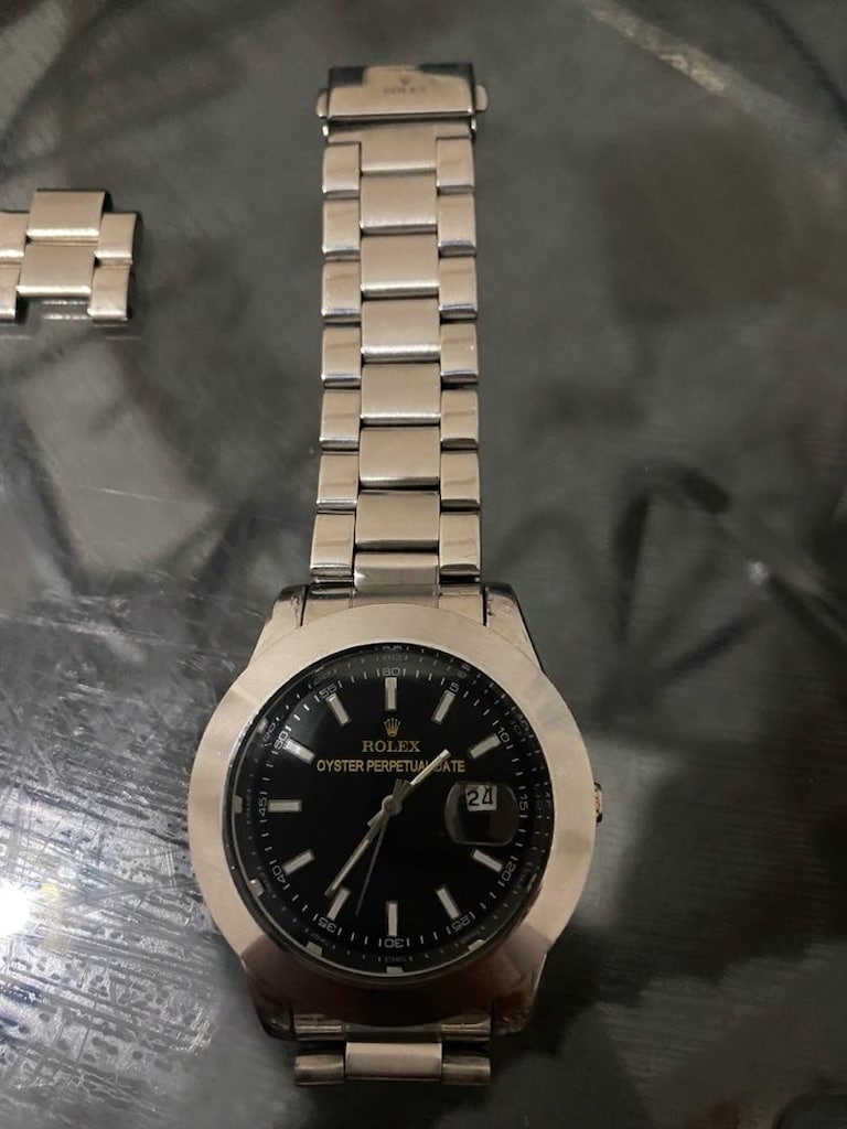 Klasik Rolex Oyster Perpetual modeli. Siyah kadranı ve gümüş rengi - 5