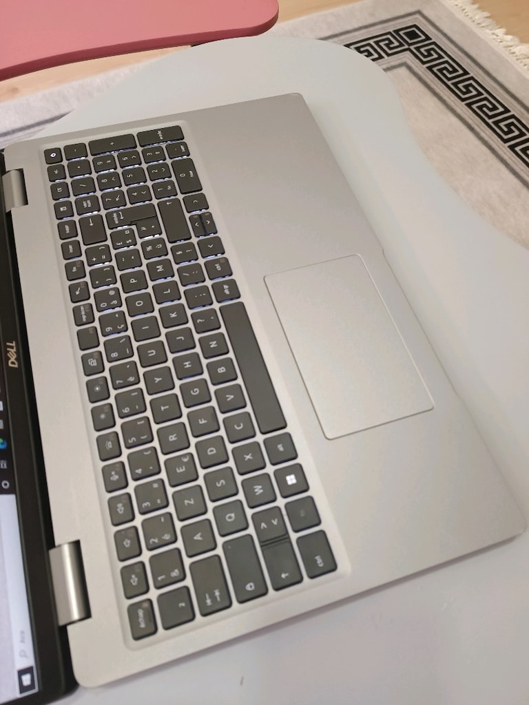 Dell Laptop İ5 11.NesiL - 8GB - 256GB SSD - Işıklı Klavye - 5