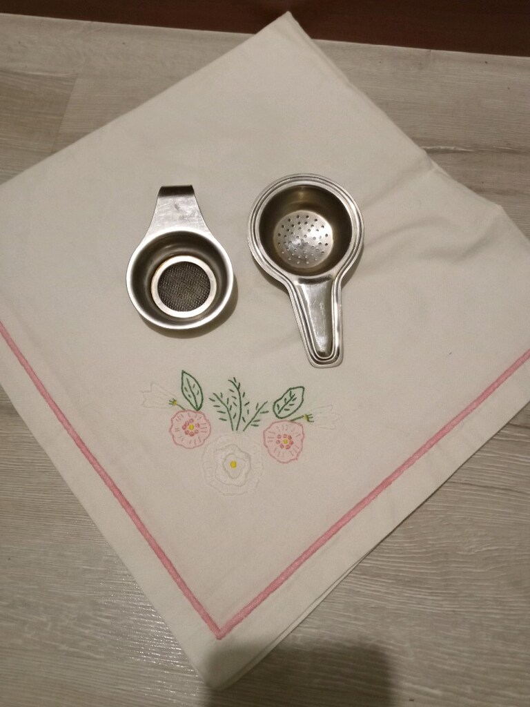 2 ADET ÇAY SÜZGECİ 30 TL - 2