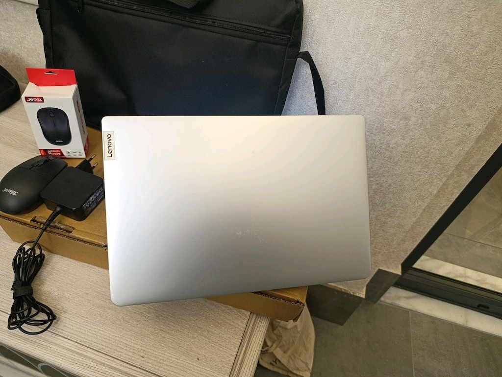 Satılık Lenovo Laptop – Temiz, Çantalı ve Aksesuarlı - 4