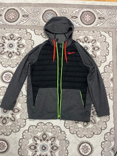 NIKE MONT