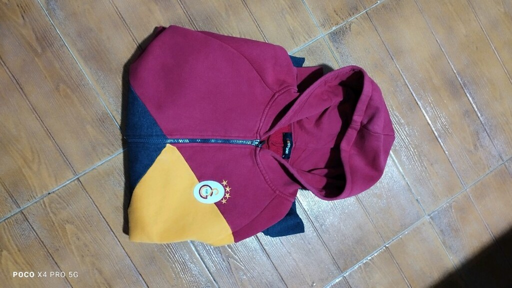 #Galatasaray Store kapişonlu pamuklu sweat..İpi yok, rahatça takılır.. - 9