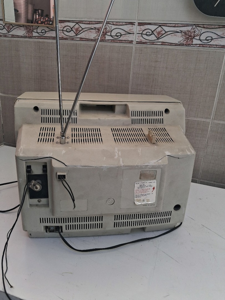 ESKİ RENKLİ TELEVİZYON ELEKTRİK GELMİYOR ARKA TARAFINDA ÇATLAK VAR - 7