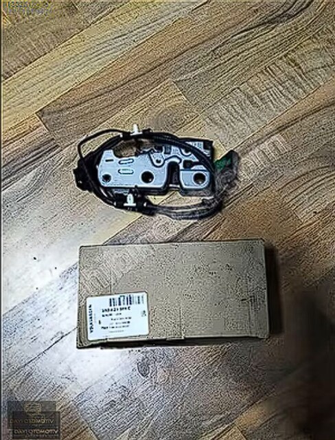 3AB823509C PASSAT TOURAN KAPUT KİLİDİ