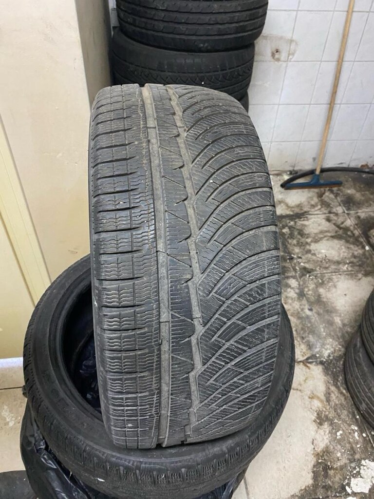 KIŞLIK 4 adet 235/40/18 - 2
