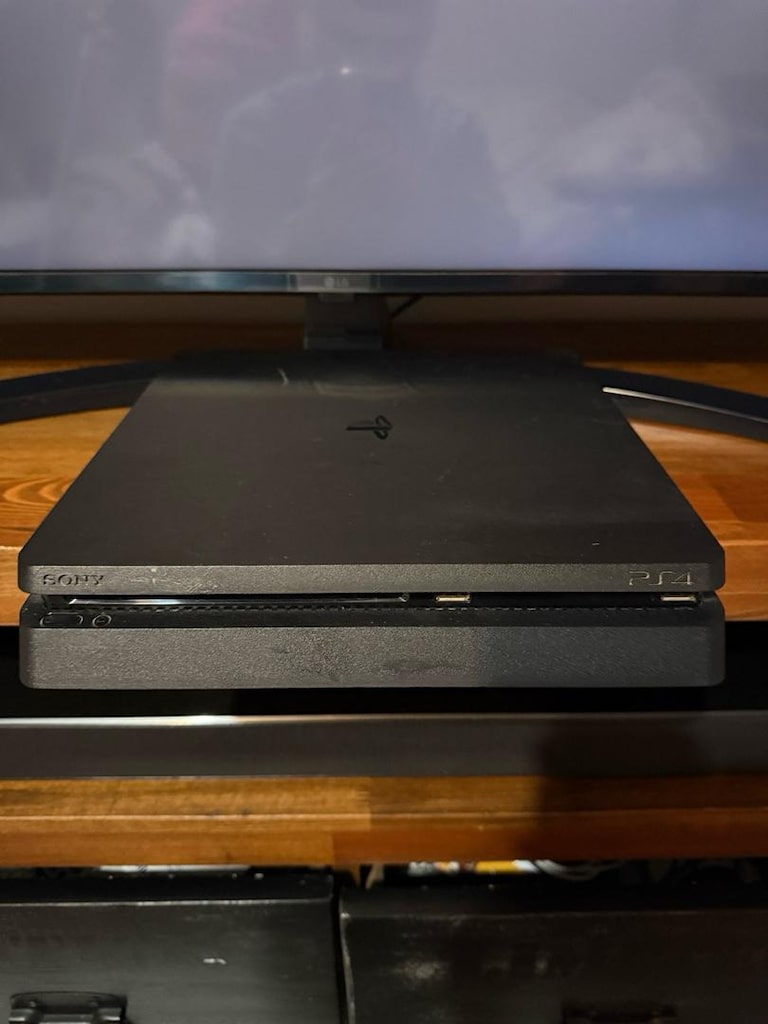 PS4 Slim 500GB Temiz cihaz - 3