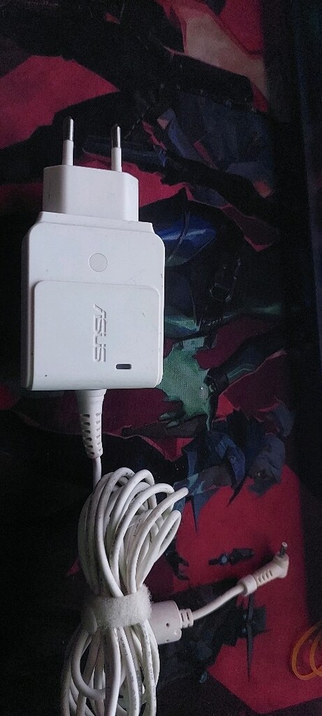 ASUS LATOPLAR ICIN ORIJINAL ADATOR 19 V 1.58 A - 3