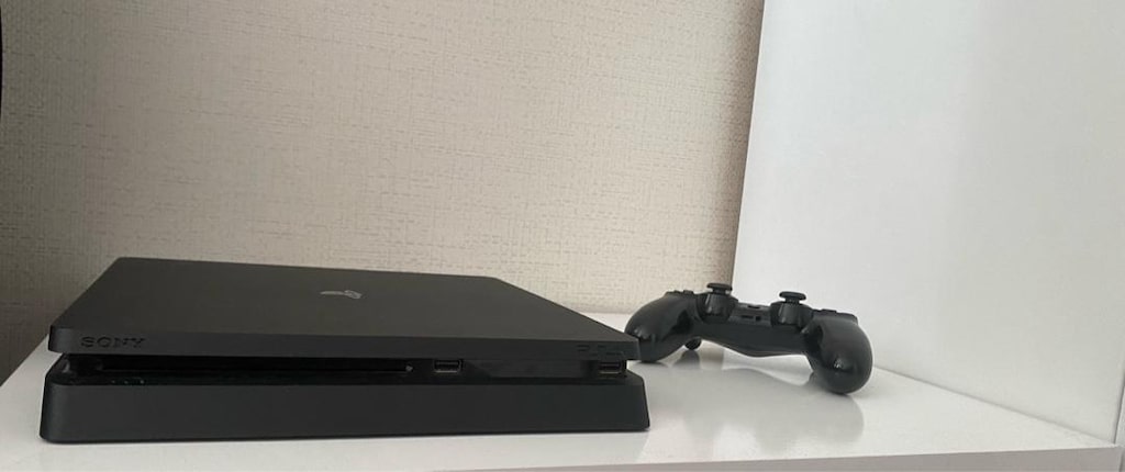 PS4 SLİM - 2