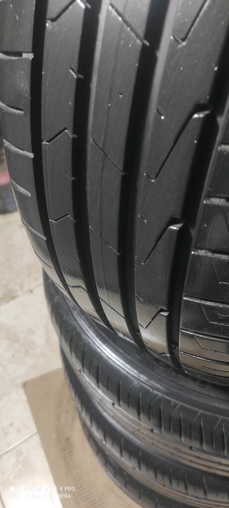 215/55/17 YENİ AYARINDA DİŞ DERİNLİĞİ MÜKEMMEL 4 ADET FİYATI 8750 tl - 8