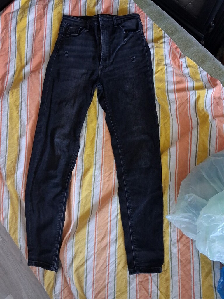 2 tane mavi kot pantolon ve 1 tane siyah kot pantolon 2. el - 4