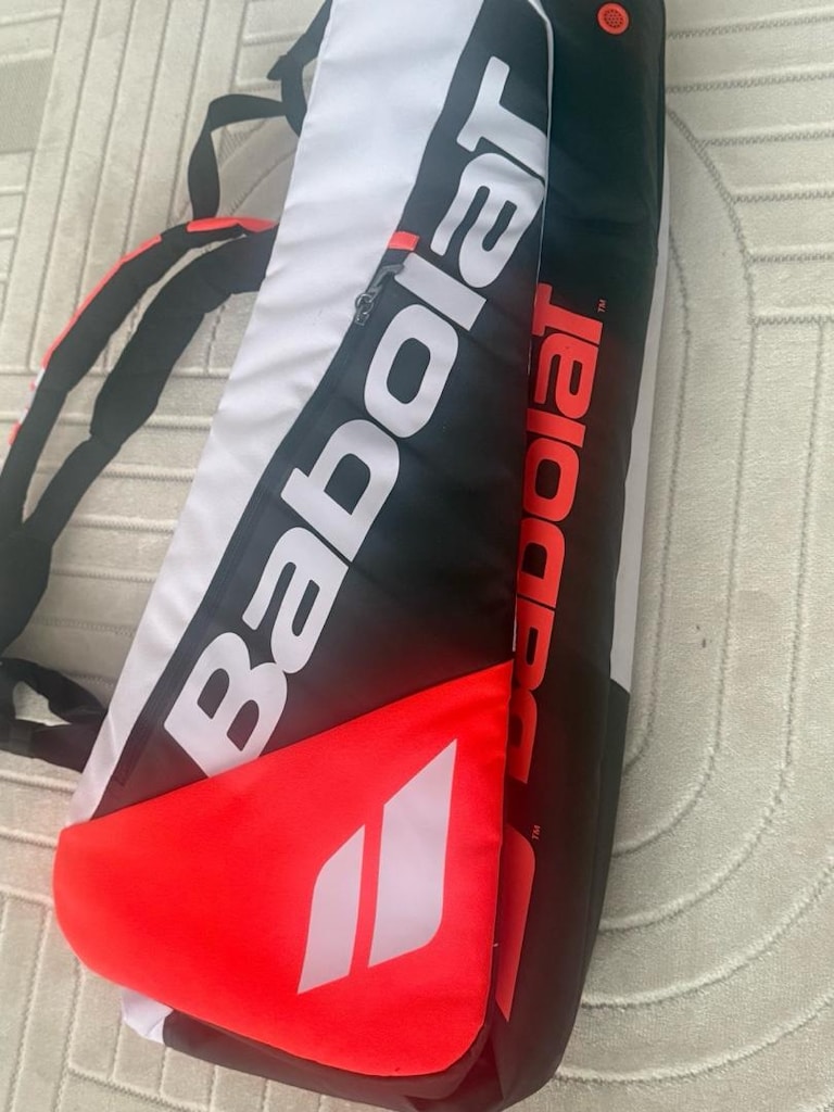 sıfır tenis çantası ve raket