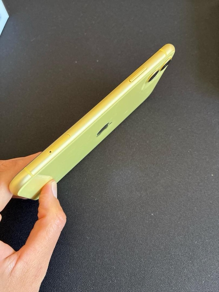 iPhone 11 64 GB - 3