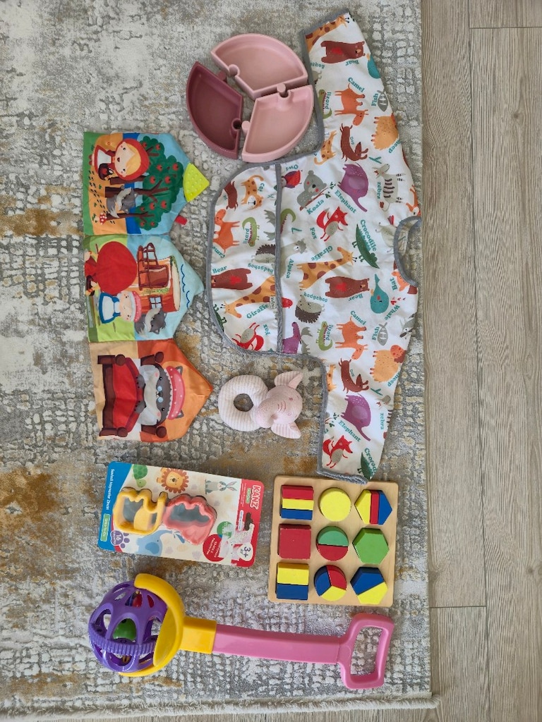 bebek oyuncak, önlük, bebek ahşap puzzle ve oioi marka yemek tabağı - 6