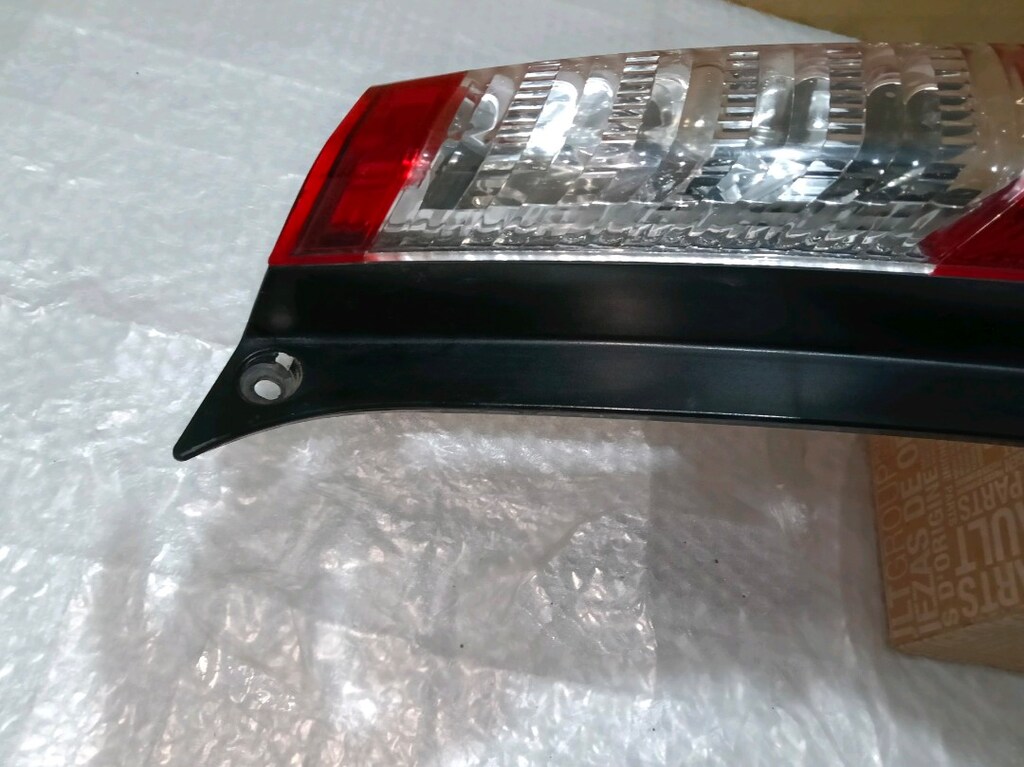 Honda crv 2005 2006 sağ arka stop orjinal sökme çok ufak bi çatlağı va - 6
