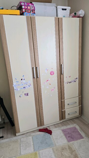 3 kapaklı gardrop