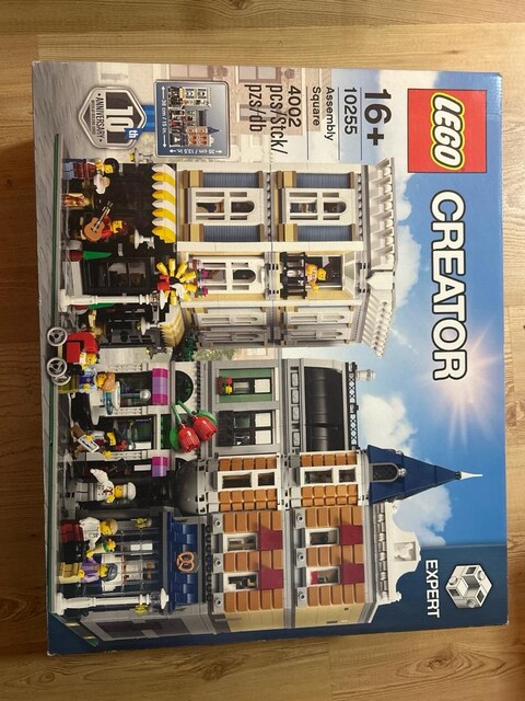 SEALED Lego 10255