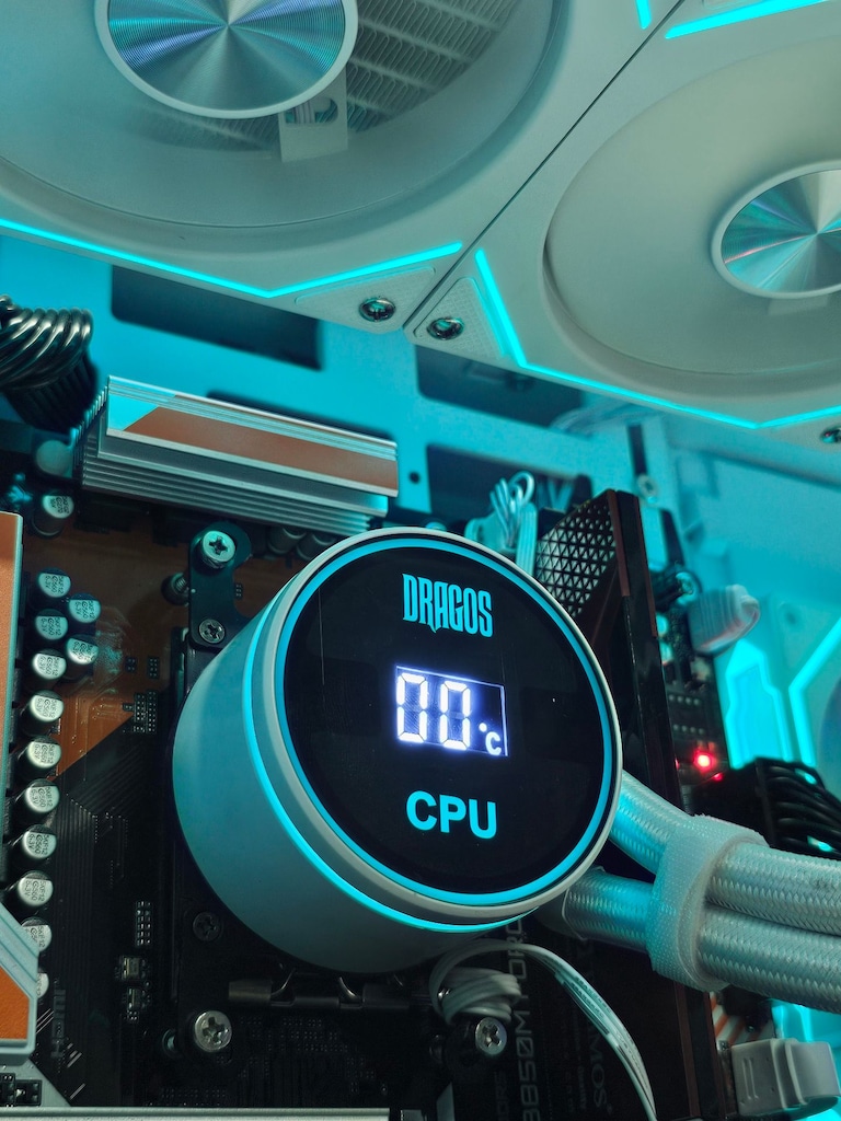 Ryzen 7 7800X3D - RTX 5070 12GB - 32GB RAM - 2TB M.2 SSD - 10