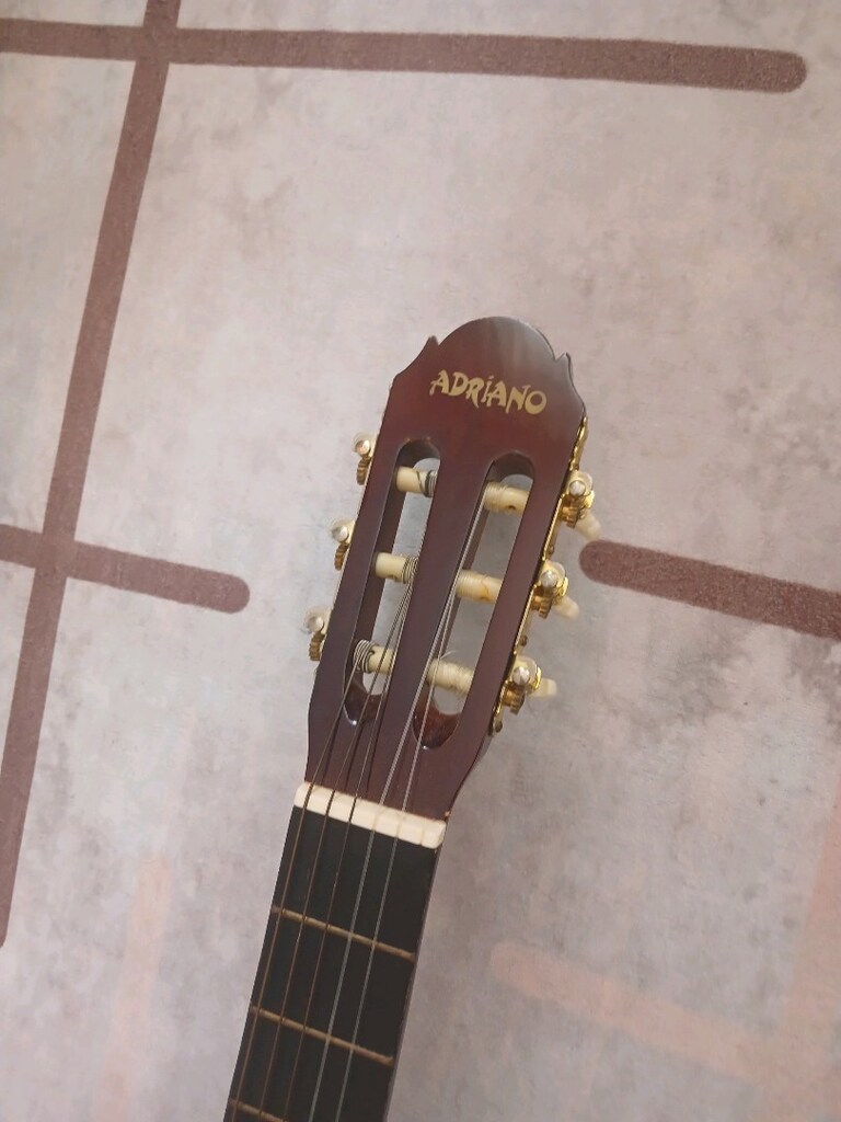 Adrian gitar - 3