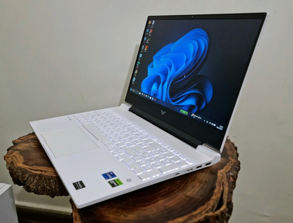 HP Victus i7-13700H RTX 4050 HATASIZ BEYAZ GAMİNG LAPTOP - 4