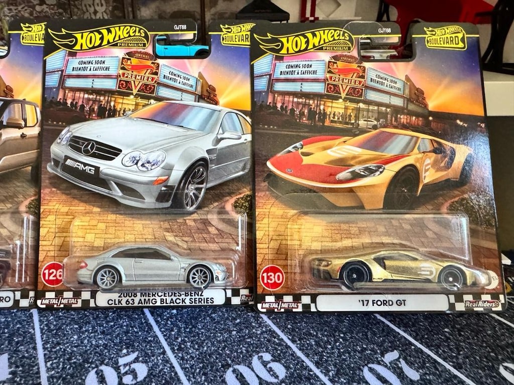 HOTWHEELS PREMIUM BOULEVARD SET - 2