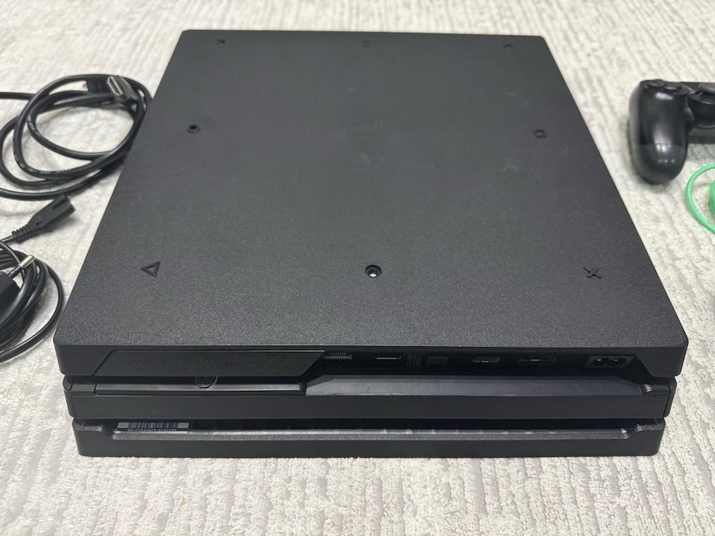 PLAYSTATION 4 PRO 1 TB - 3