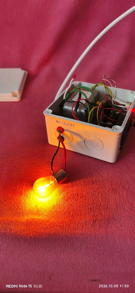 ayarlı1.5 12.5volt mak.3amper göstergeli mini adaptör 900tl - 2
