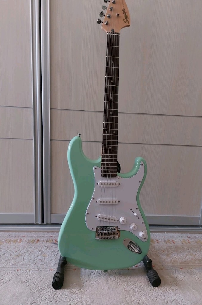 # FENDER elektro gitar