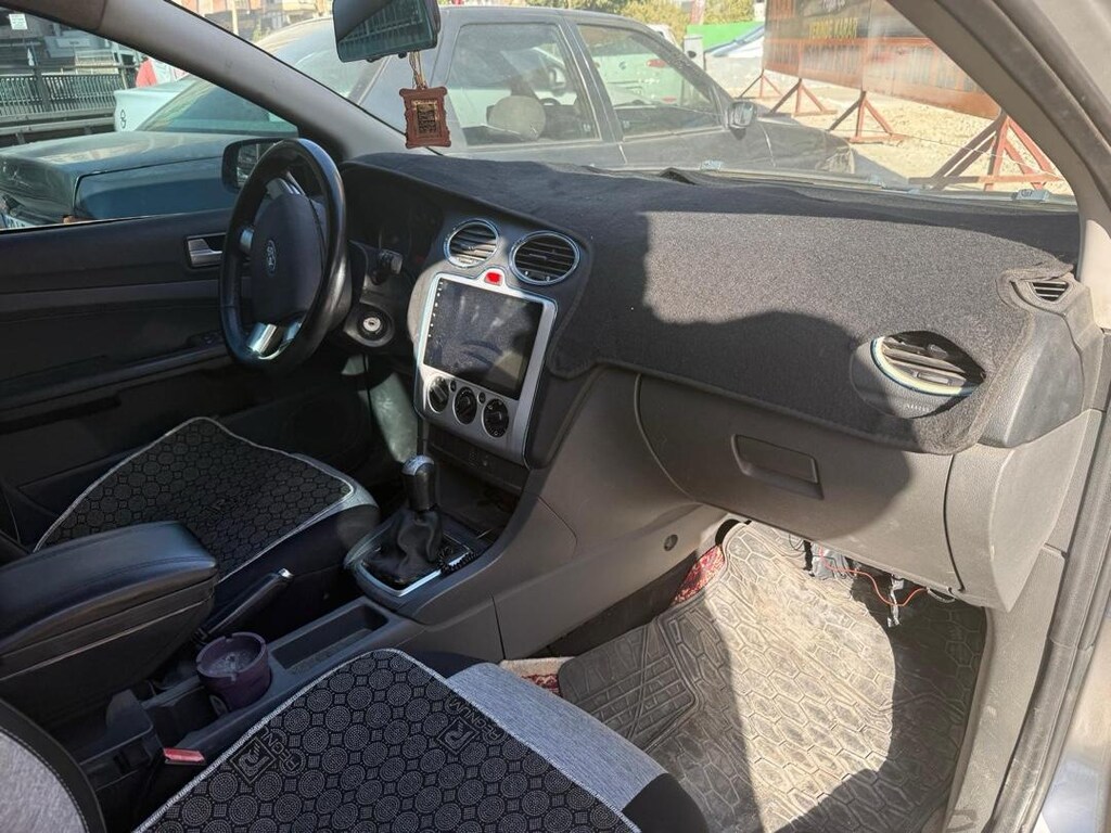 2008 Ford focus - 8